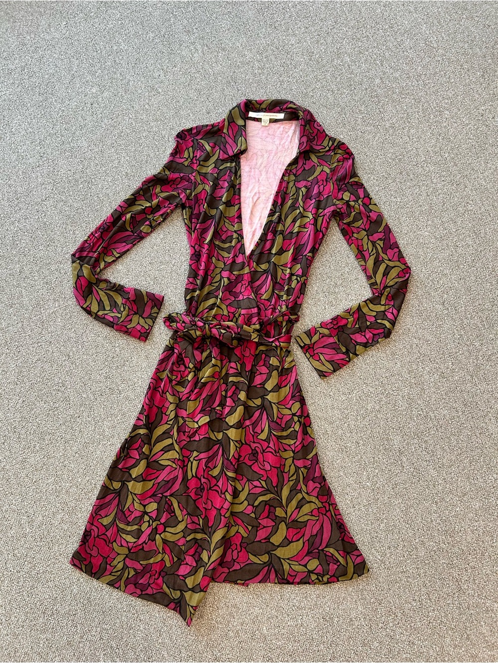 Diane von Furstenberg 100% Silk Floral Wrap Dress – Size 2
